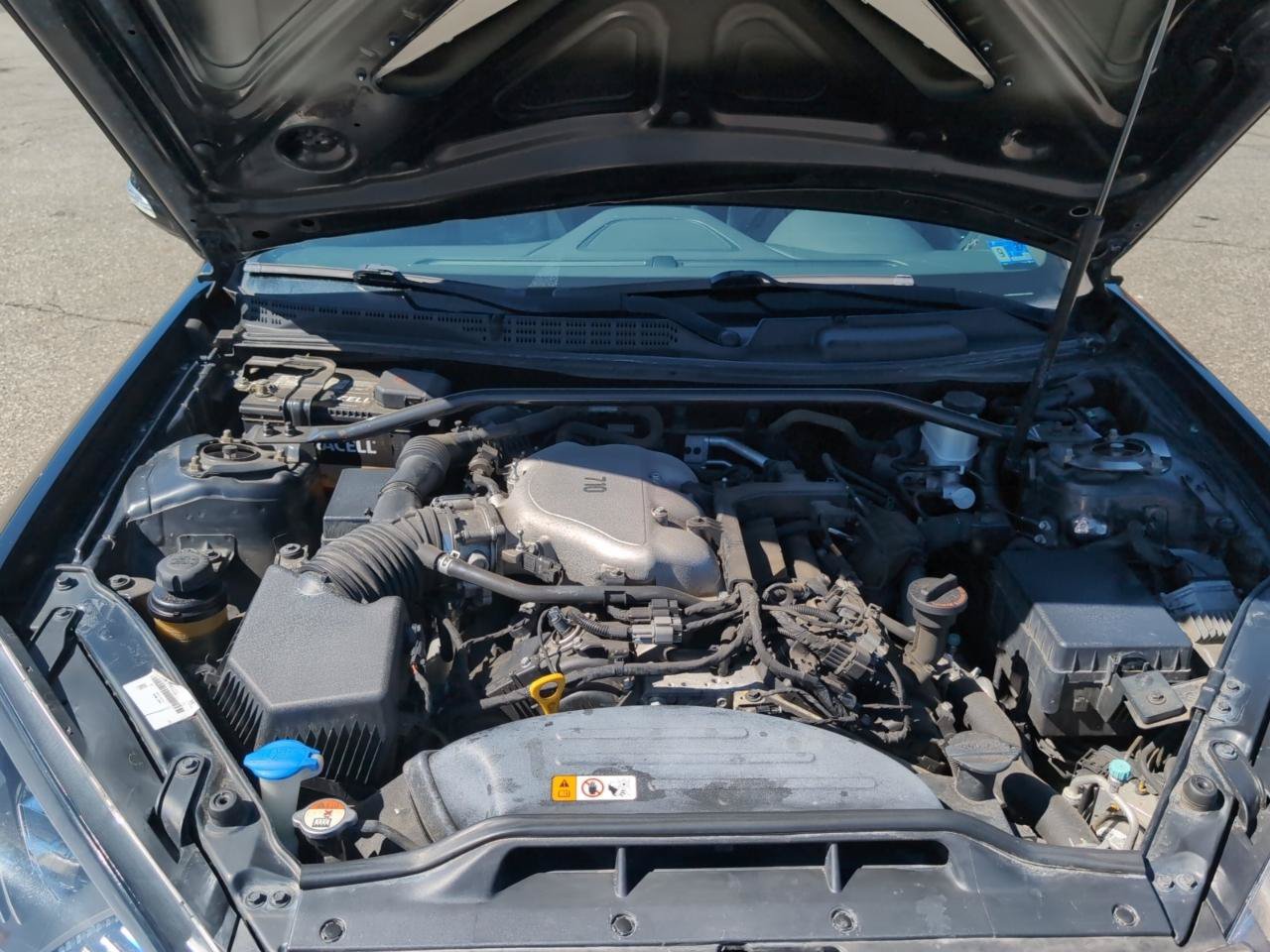 Used 2016 Hyundai Genesis Coupe 3.8 RWD image 9