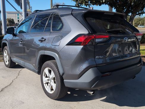 Used 2021 Toyota RAV4 LE image 8