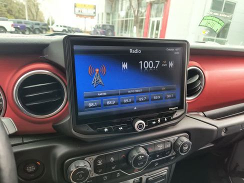 Used 2018 Jeep Wrangler Unlimited Rubicon image 16