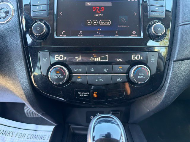 Used 2019 Nissan Rogue SV AWD/4WD image 17
