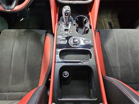 Used 2022 Bentley Bentayga image 48