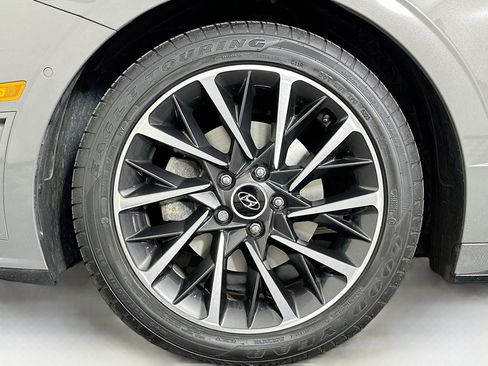 Used 2022 Hyundai Sonata Limited w/ Preferred Accessory Package image 11