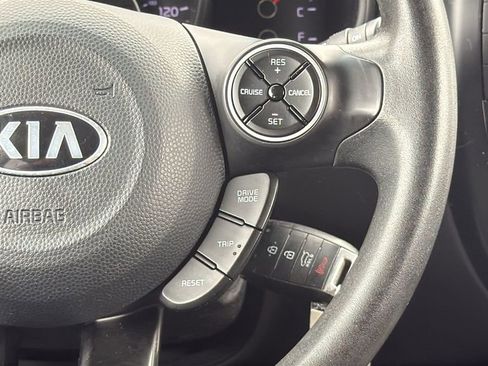 Used 2018 Kia Soul + FWD image 21
