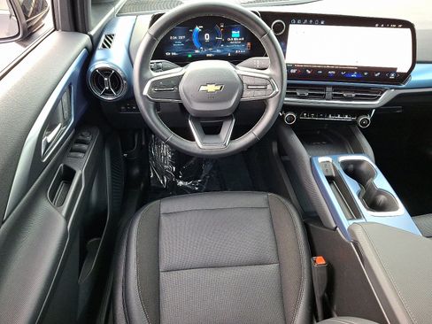 Used 2025 Chevrolet Equinox EV LT w/ Convenience Package image 12