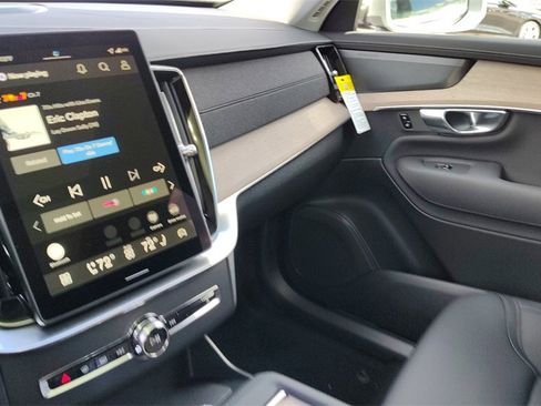 New 2026 Volvo XC90 B6 Plus image 25