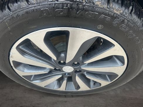 Used 2022 Buick Encore Preferred AWD/4WD image 19