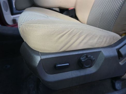 Used 2016 Ford F550 2WD Regular Cab Super Duty w/ XLT Interior Package image 31