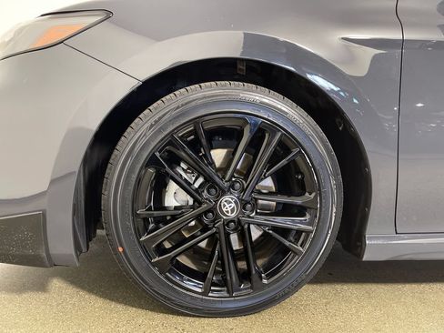 Used 2025 Toyota Camry SE FWD image 11