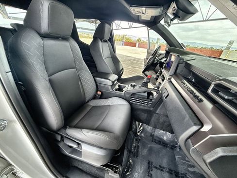 Used 2025 Toyota Tacoma SR5 image 27