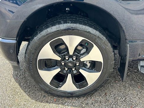 Used 2023 Ford F150 Lightning Platinum image 21