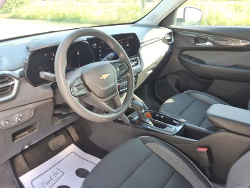 Used 2025 Chevrolet TrailBlazer LT AWD/4WD image 26