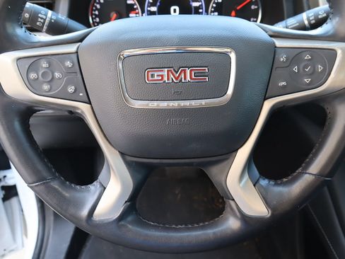 Used 2022 GMC Acadia Denali w/ Denali Ultimate Package FWD image 13