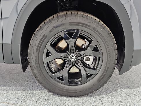 New 2026 Volkswagen Atlas Peak Edition AWD/4WD image 6