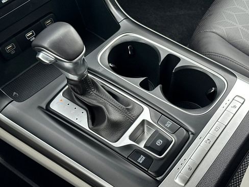 Used 2024 Kia Carnival LX image 21