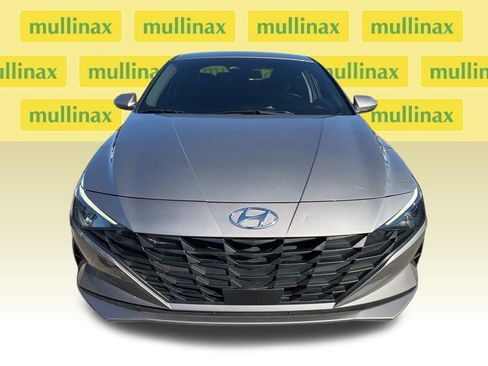 Used 2023 Hyundai Elantra SEL w/ Convenience Package image 2