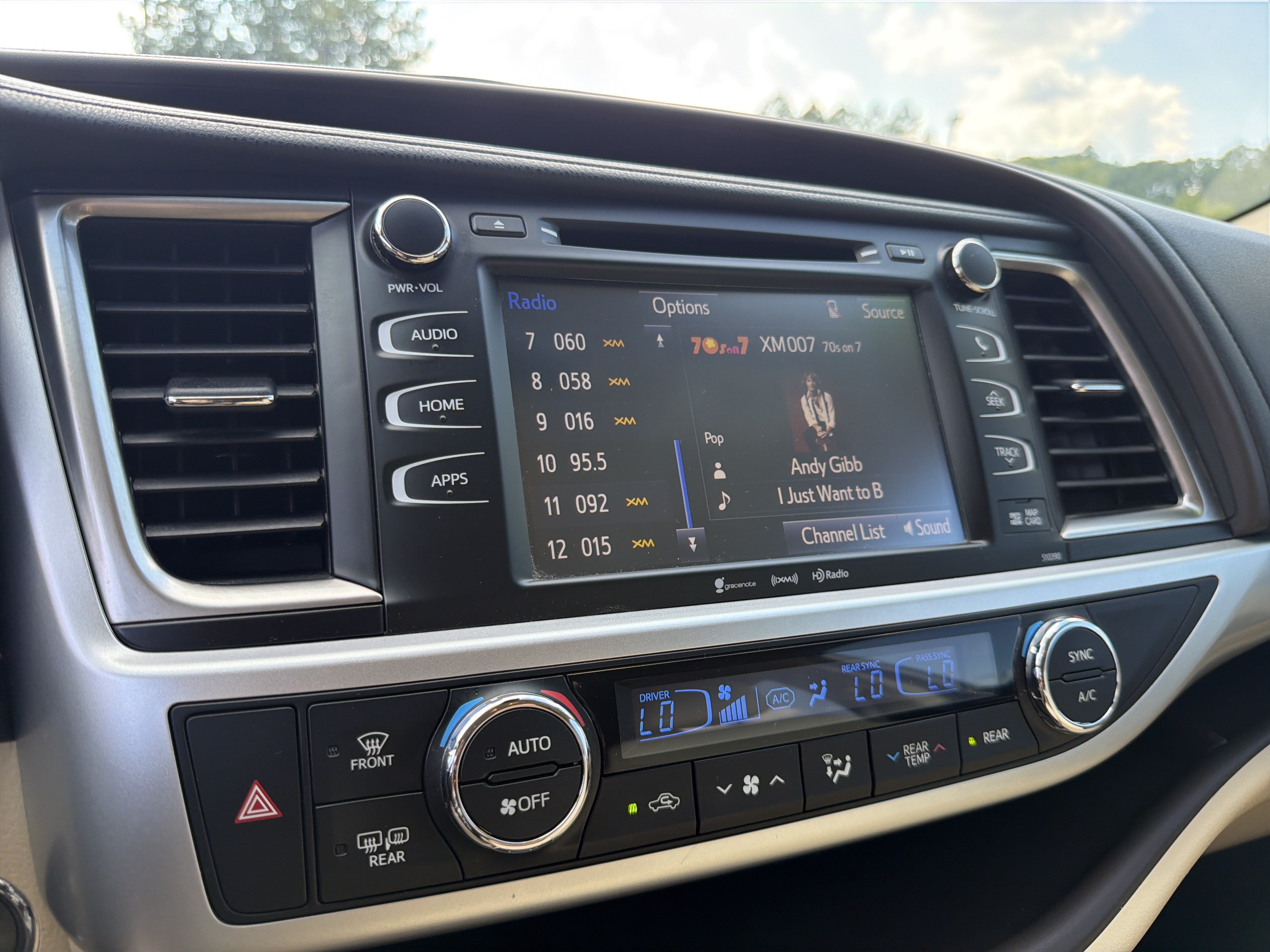 Used 2019 Toyota Highlander XLE FWD image 5