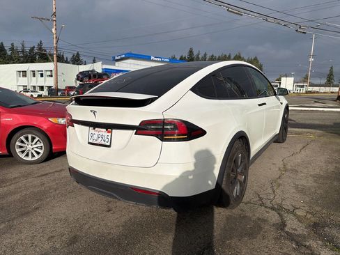Used 2022 Tesla Model X image 3