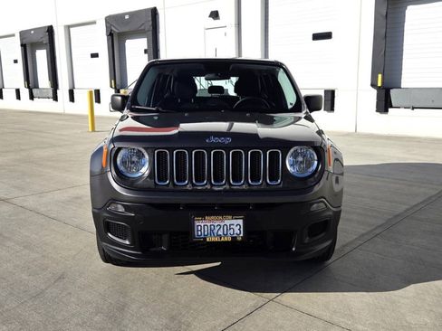 Used 2017 Jeep Renegade Sport image 2