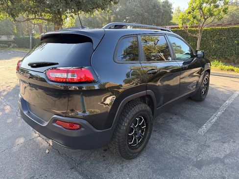 Used 2016 Jeep Cherokee 75th Anniversary FWD image 5