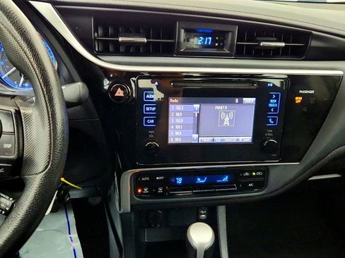 Used 2017 Toyota Corolla LE w/ Carpet Mat Package (TMS) FWD image 17