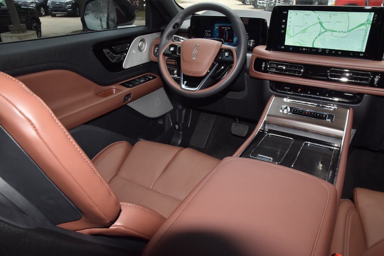 New 2026 Lincoln Aviator Reserve AWD/4WD image 16