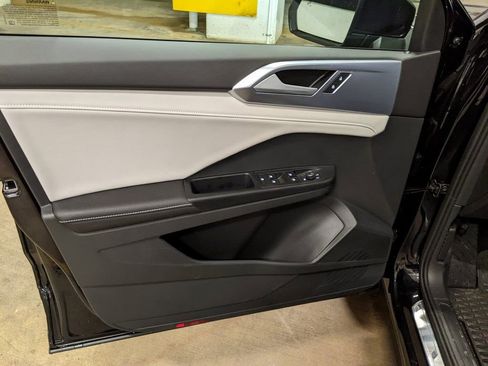 New 2026 Volkswagen Taos SE AWD/4WD image 9