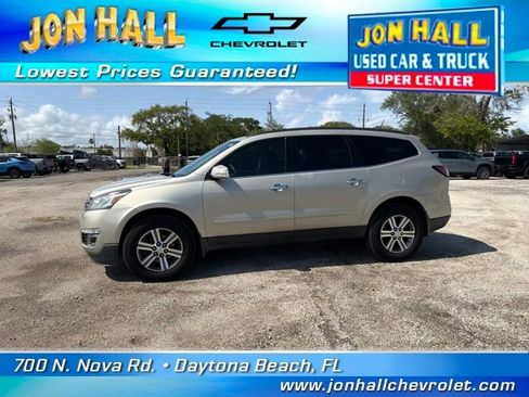 Used 2017 Chevrolet Traverse LT image 3