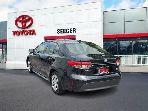Used 2025 Toyota Corolla LE FWD image 9