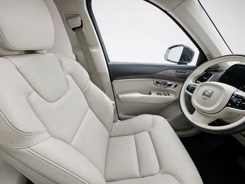 Certified 2023 Volvo XC90 T8 Plus w/ Protection Package AWD/4WD image 11