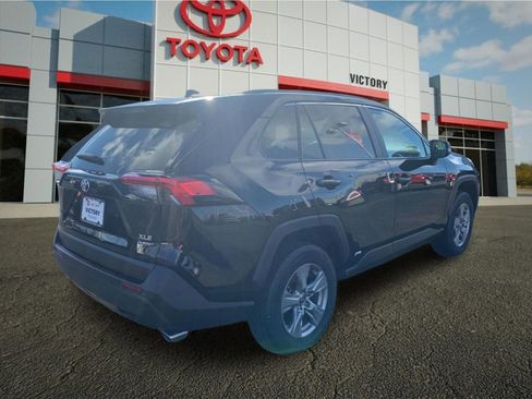 Used 2025 Toyota RAV4 XLE AWD/4WD image 3