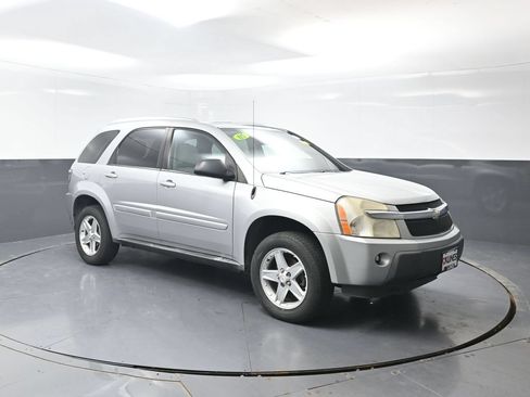 Used 2005 Chevrolet Equinox LT w/ Preferred Equipment Group AWD/4WD image 4