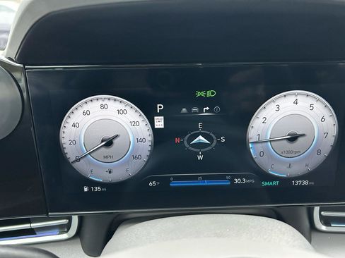 Used 2024 Hyundai Elantra SEL FWD image 5