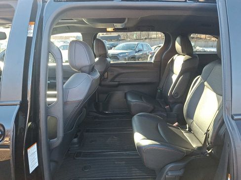 Used 2022 Toyota Sienna XSE w/ XSE Plus Package image 10