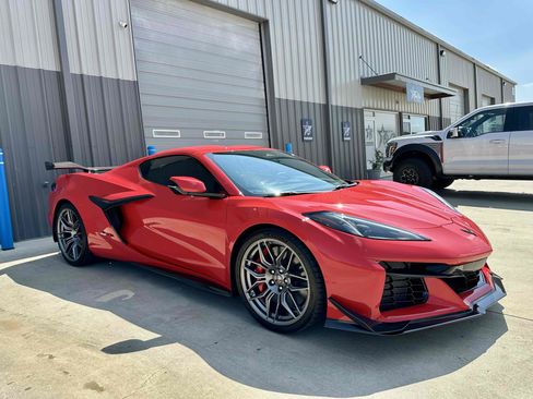 Used 2025 Chevrolet Corvette Z06 w/ Z07 Performance Package RWD image 18