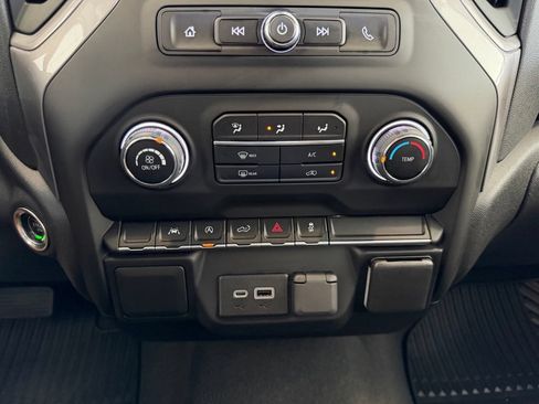 Used 2022 Chevrolet Silverado 1500 Custom AWD/4WD image 25