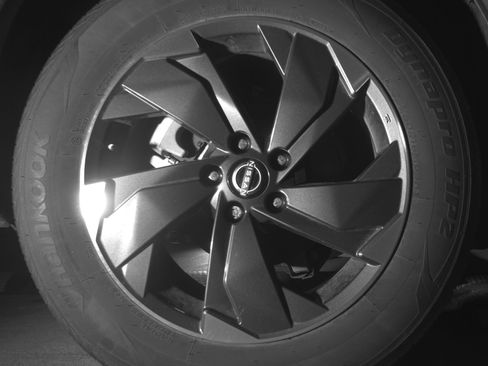 Used 2025 Nissan Rogue SV image 15