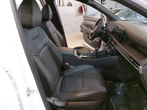 Certified 2025 Hyundai Santa Cruz SEL FWD image 10