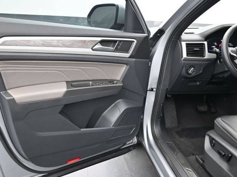 Used 2022 Volkswagen Atlas Cross Sport SE AWD/4WD image 17