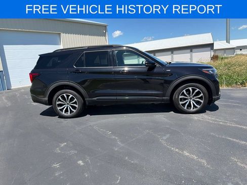 Used 2025 Ford Explorer ST-Line AWD/4WD image 3