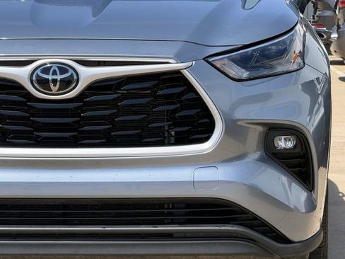 Used 2022 Toyota Highlander XLE FWD image 9
