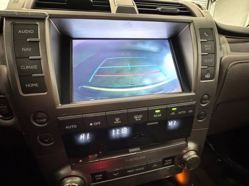 Used 2017 Lexus GX 460 Luxury w/ Preferred Accessory Package image 9