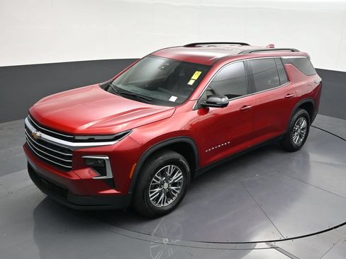 Used 2024 Chevrolet Traverse LT FWD image 17