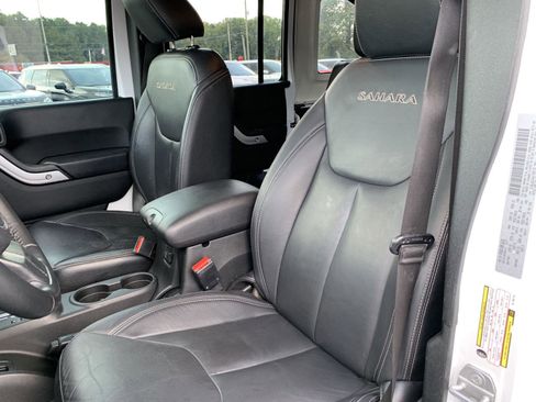 Used 2017 Jeep Wrangler Unlimited Sahara w/ Connectivity Group image 11