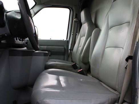 Used 2015 Ford E-350 and Econoline 350 Super Duty image 17