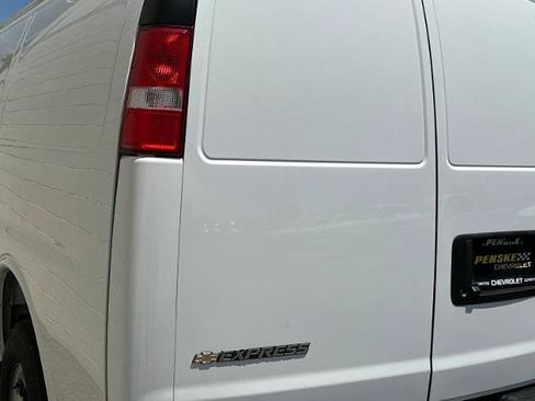 New 2026 Chevrolet Express 2500 w/ Driver Convenience Package RWD image 30