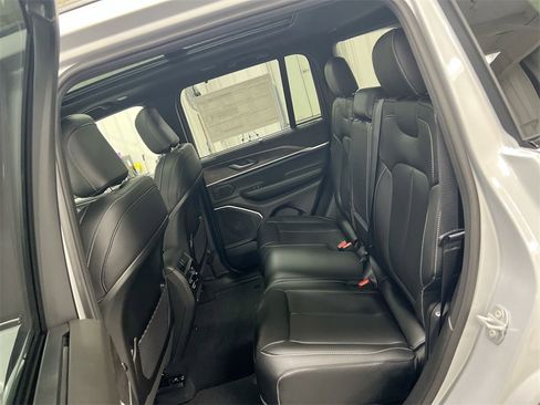 New 2025 Jeep Grand Cherokee Limited 4xe w/ Luxury Tech Group II image 21