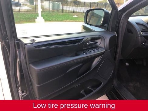 Used 2020 Dodge Grand Caravan SE image 12