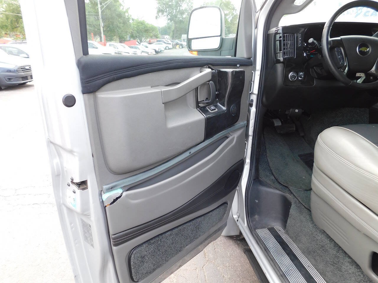 Used 2016 Chevrolet Express 2500 RWD image 44