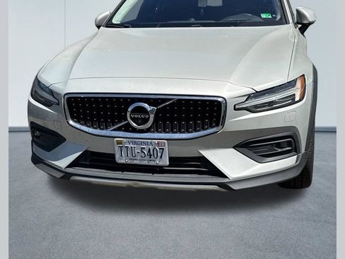 Used 2020 Volvo V60 T5 Cross Country AWD/4WD image 1