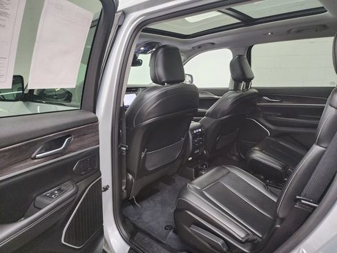 Used 2023 Jeep Grand Cherokee L Limited w/ Black Appearance Package AWD/4WD image 27